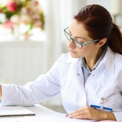 ¿Cómo se determina el tratamiento para el cáncer de mama?
