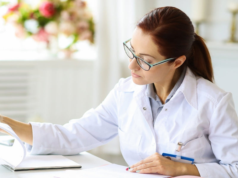 ¿Cómo se determina el tratamiento para el cáncer de mama?