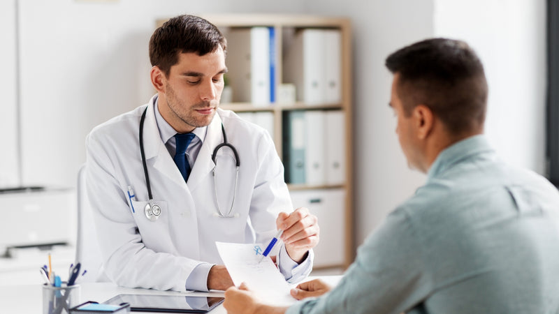 ¿Qué debe incluir un plan de control para una enfermedad crónica?